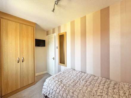 Ballard Way, Oldham, Image 17