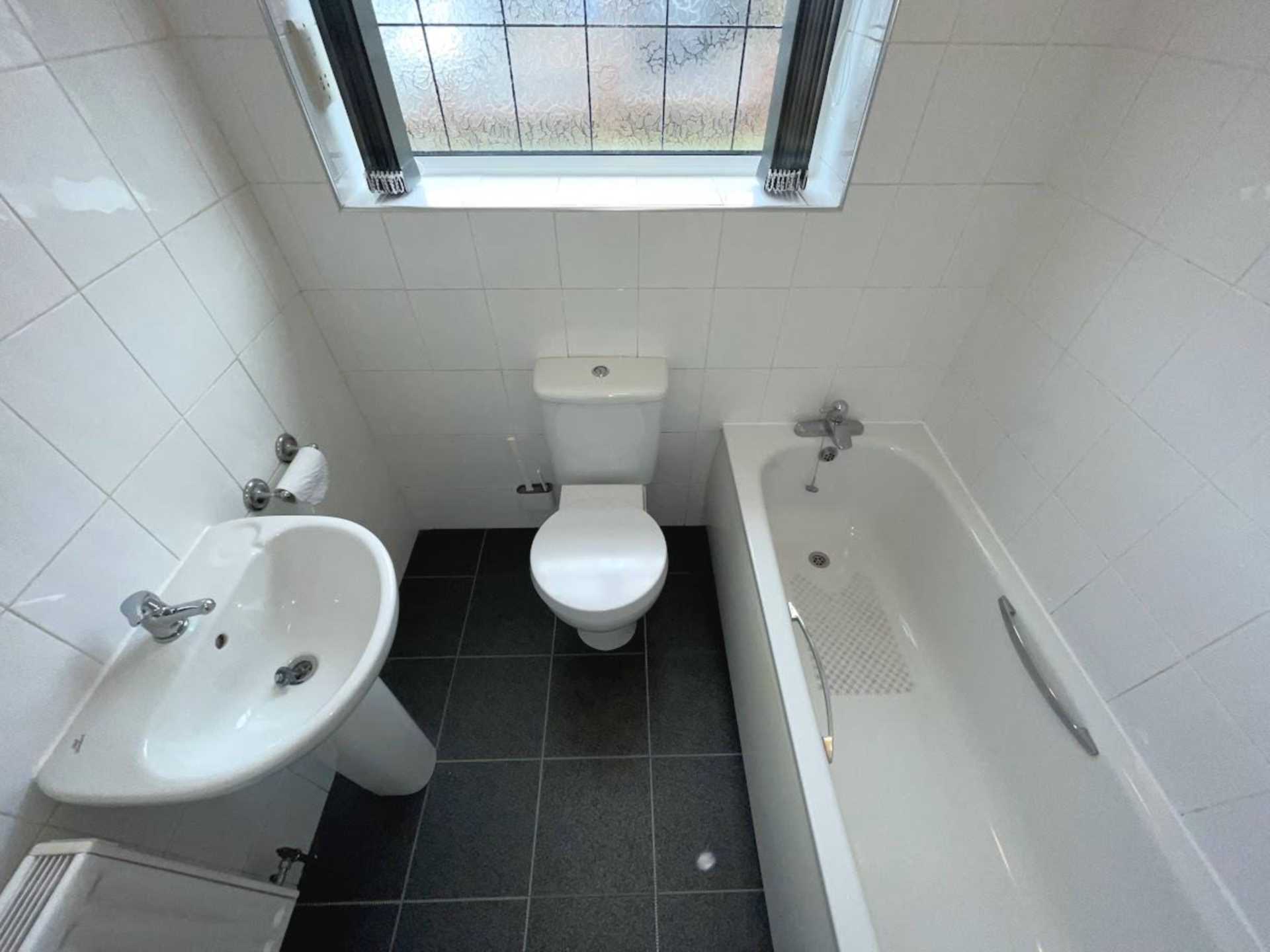 Angela Avenue, Royton, Image 10