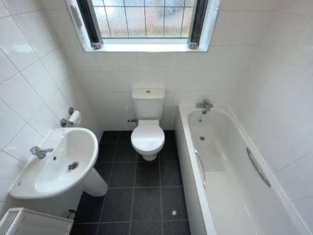 Angela Avenue, Royton, Image 10