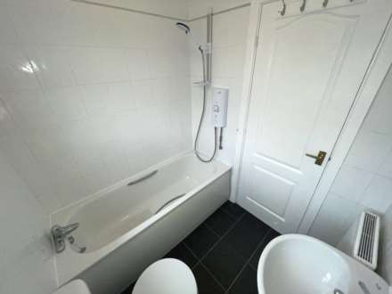 Angela Avenue, Royton, Image 9