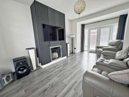 Moor Street, Shaw, Image 2