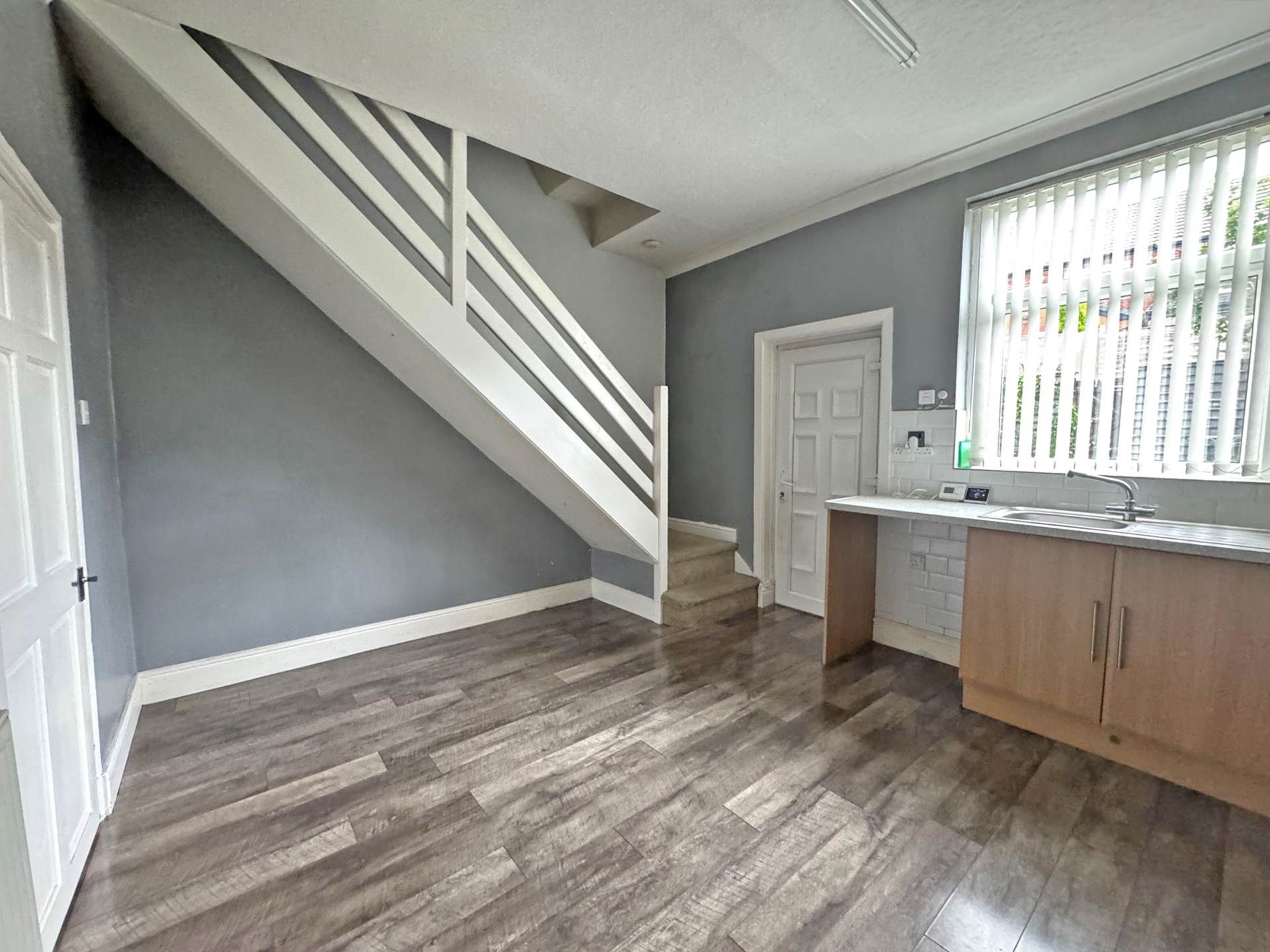 Oldham Road, Royton, Image 3