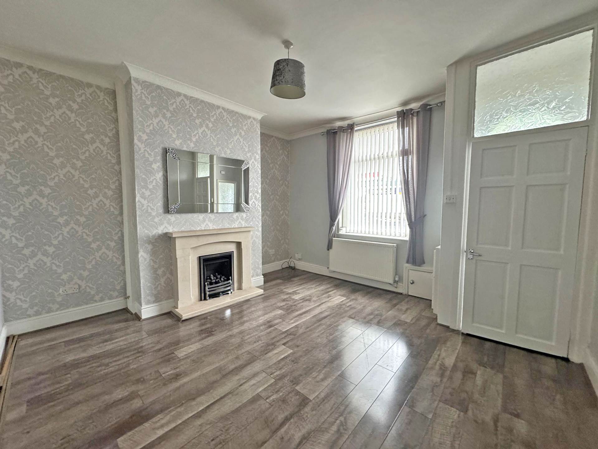 Oldham Road, Royton, Image 4