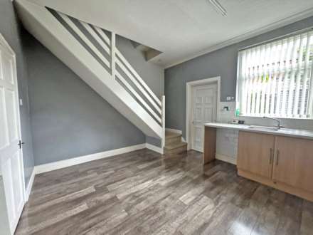 Oldham Road, Royton, Image 3