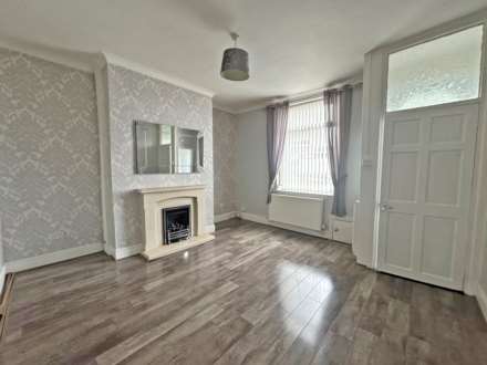 Oldham Road, Royton, Image 4