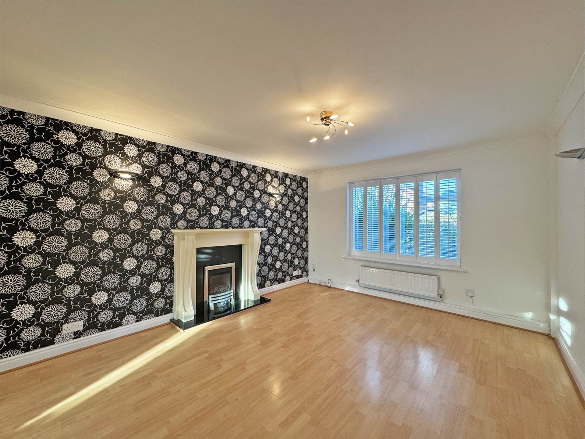 Albion Gardens Close, Royton, Oldham, Image 2