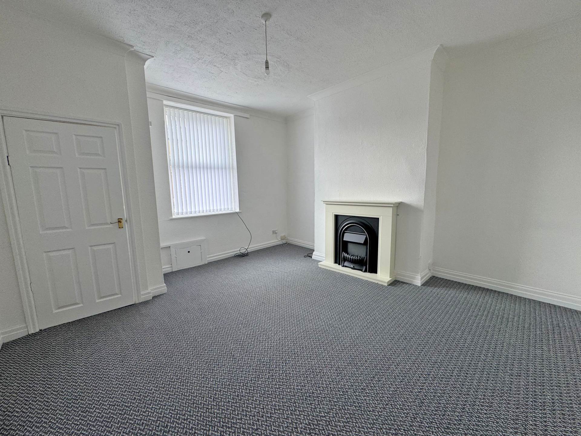 Milnrow Road, Shaw, Image 2