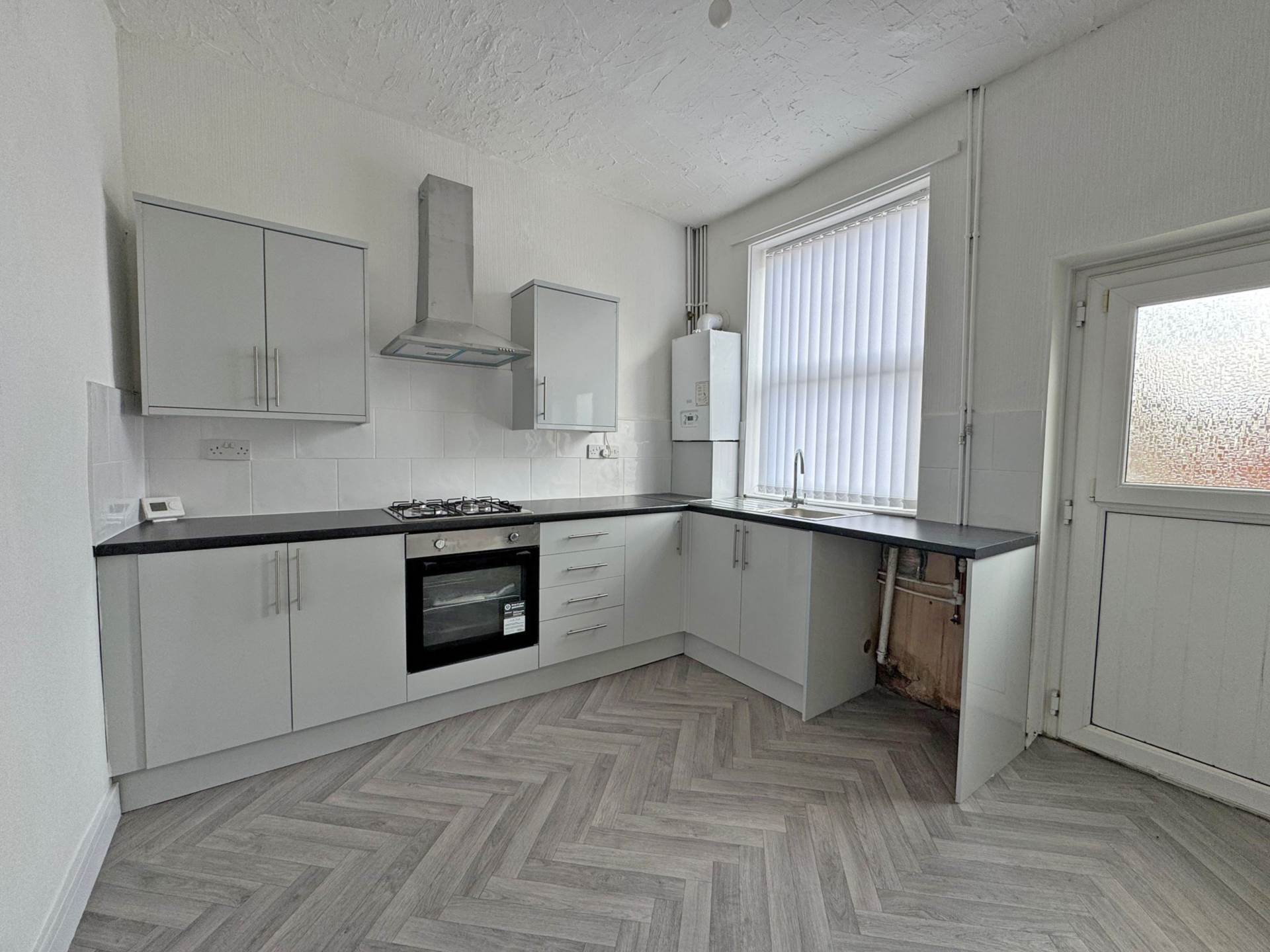 Milnrow Road, Shaw, Image 5