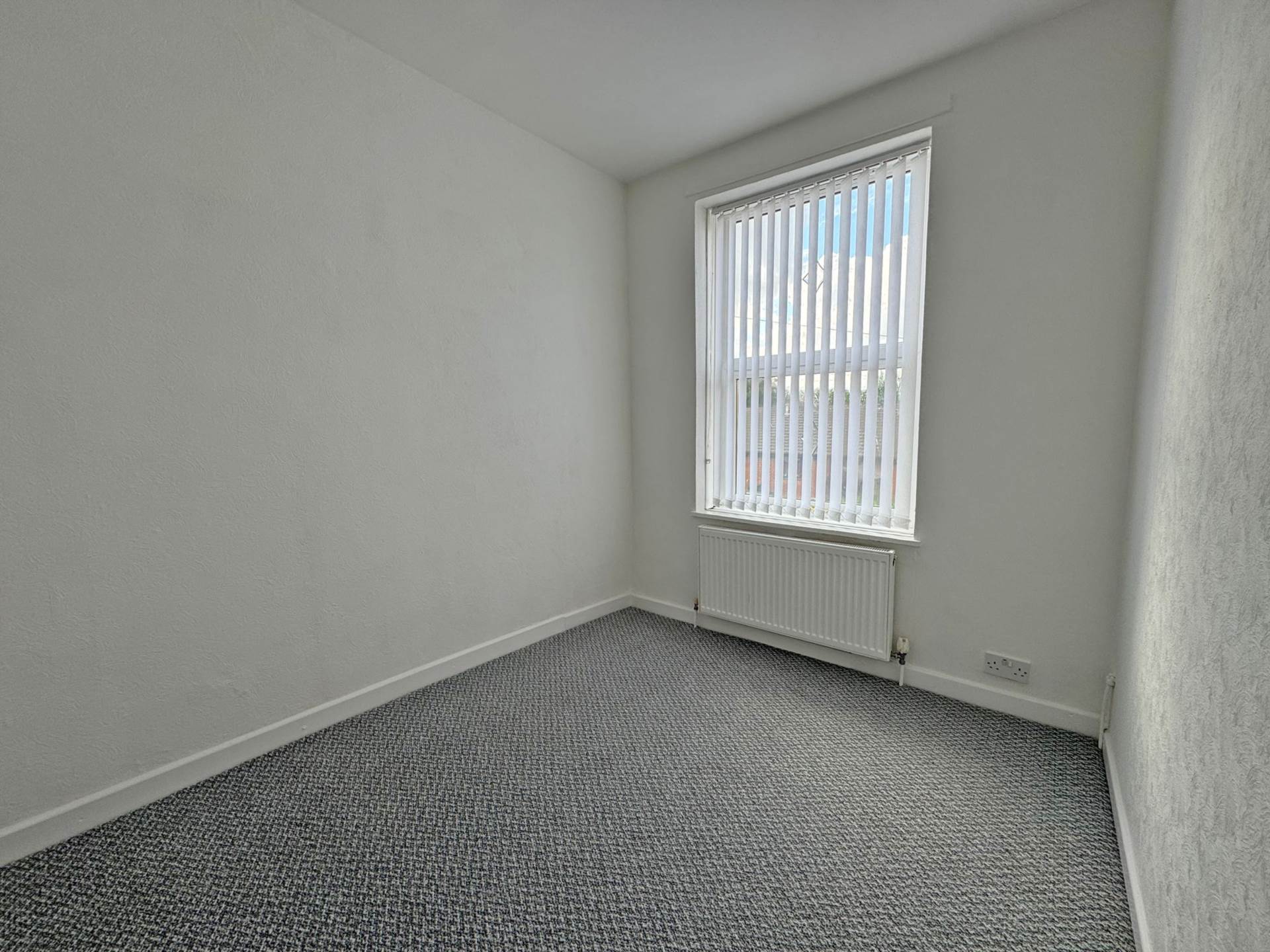 Milnrow Road, Shaw, Image 9