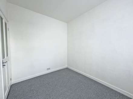 Milnrow Road, Shaw, Image 10