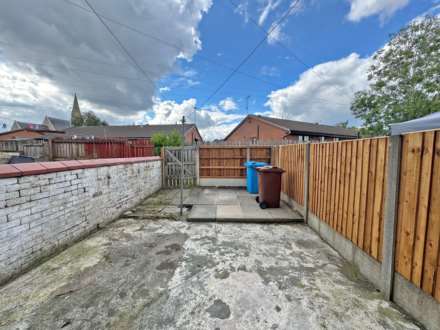 Milnrow Road, Shaw, Image 12
