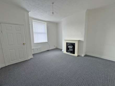 Milnrow Road, Shaw, Image 2