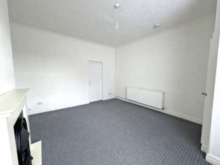 Milnrow Road, Shaw, Image 3
