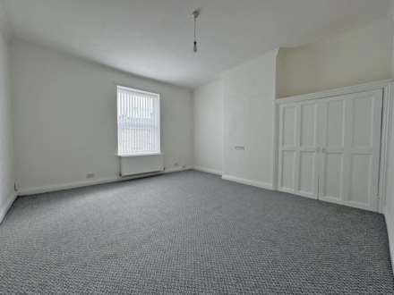 Milnrow Road, Shaw, Image 7