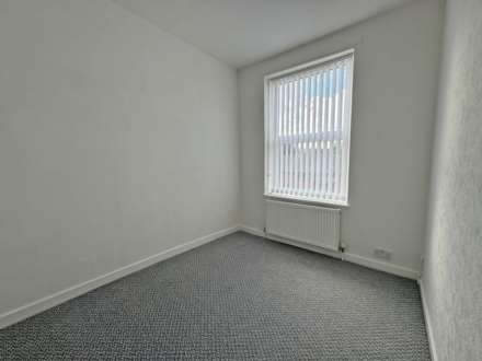 Milnrow Road, Shaw, Image 9