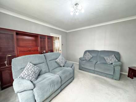 Derwent Drive, Shaw, Image 4
