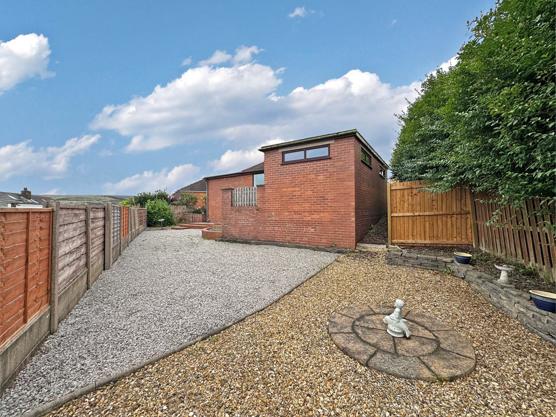Clevelands Close, High Crompton, Image 16
