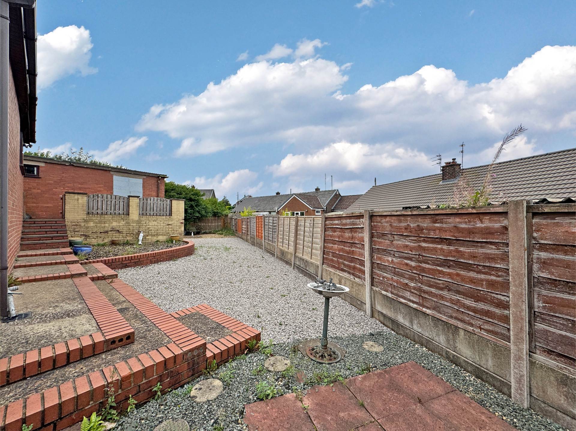 Clevelands Close, High Crompton, Image 17