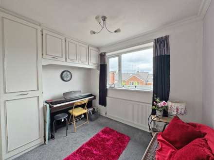 Clevelands Close, High Crompton, Image 10