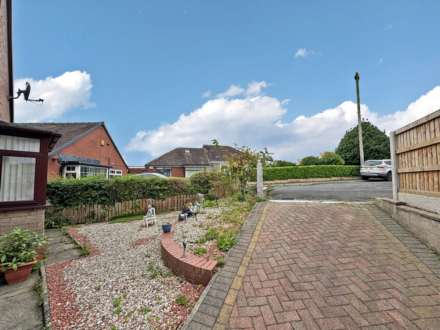 Clevelands Close, High Crompton, Image 15