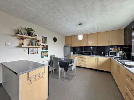 Clevelands Close, High Crompton, Image 5