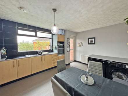 Clevelands Close, High Crompton, Image 7
