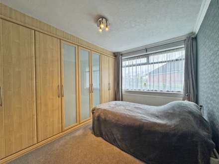 Clevelands Close, High Crompton, Image 8