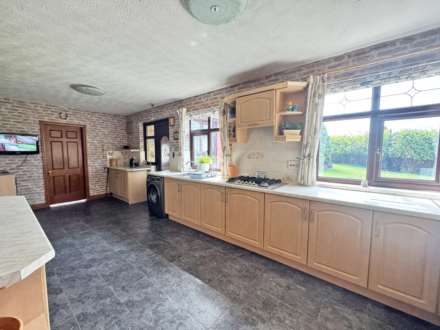 Thornham Road, Royton, Image 5