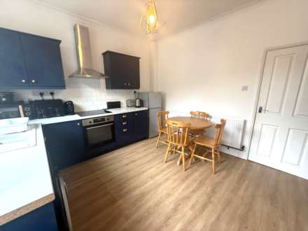 Shaw Road, Royton, Image 5
