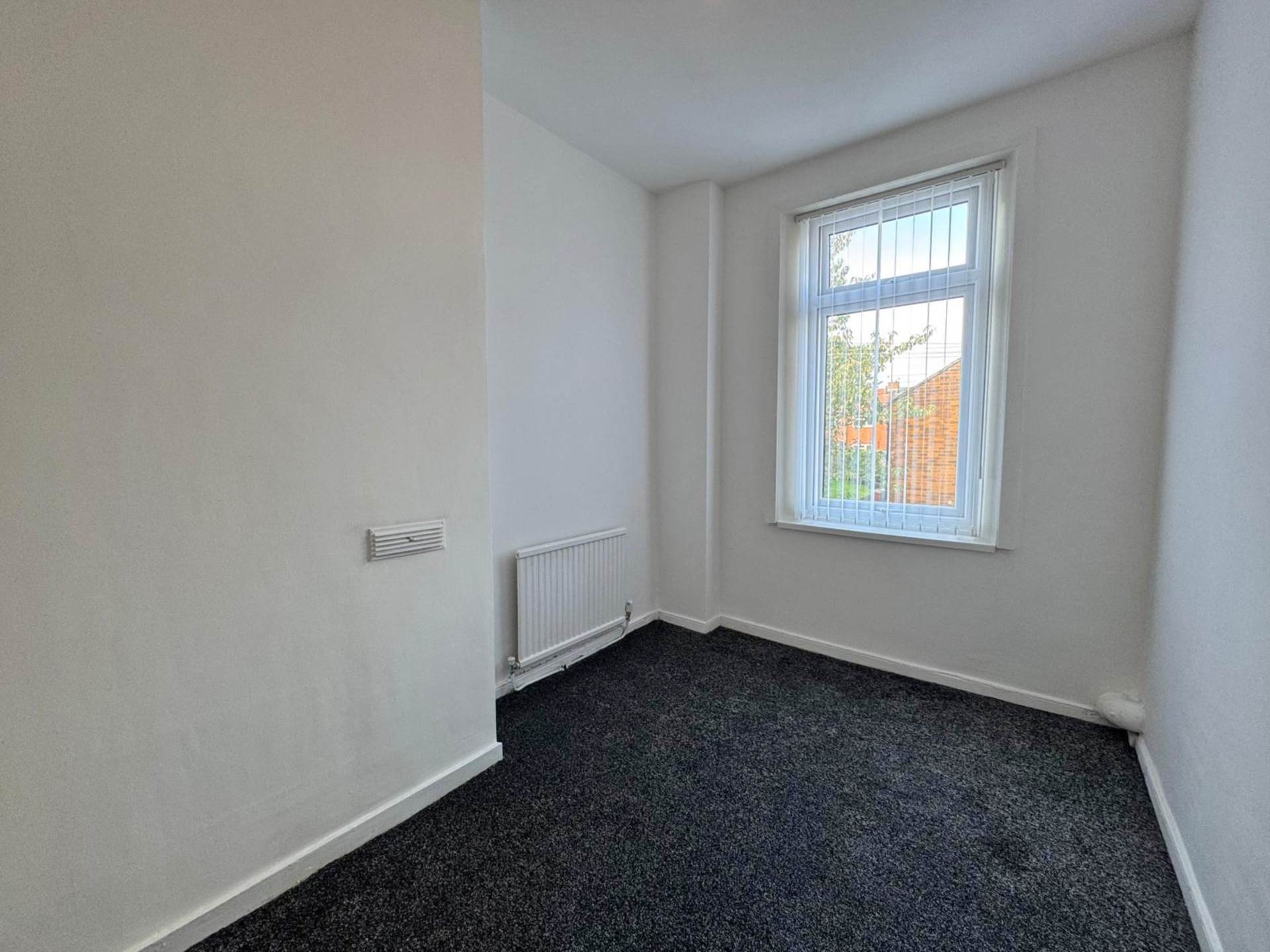 Queen Street, Shaw, Image 12