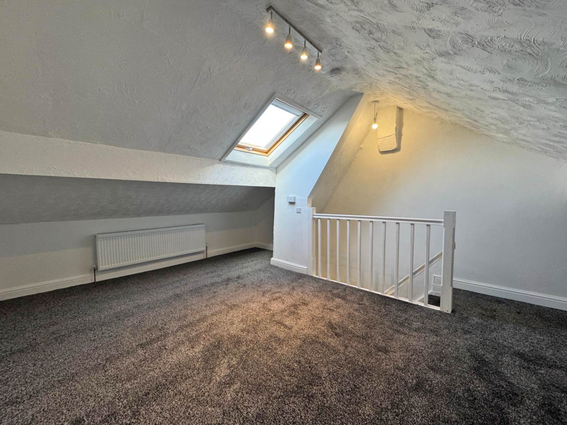 Queen Street, Shaw, Image 18