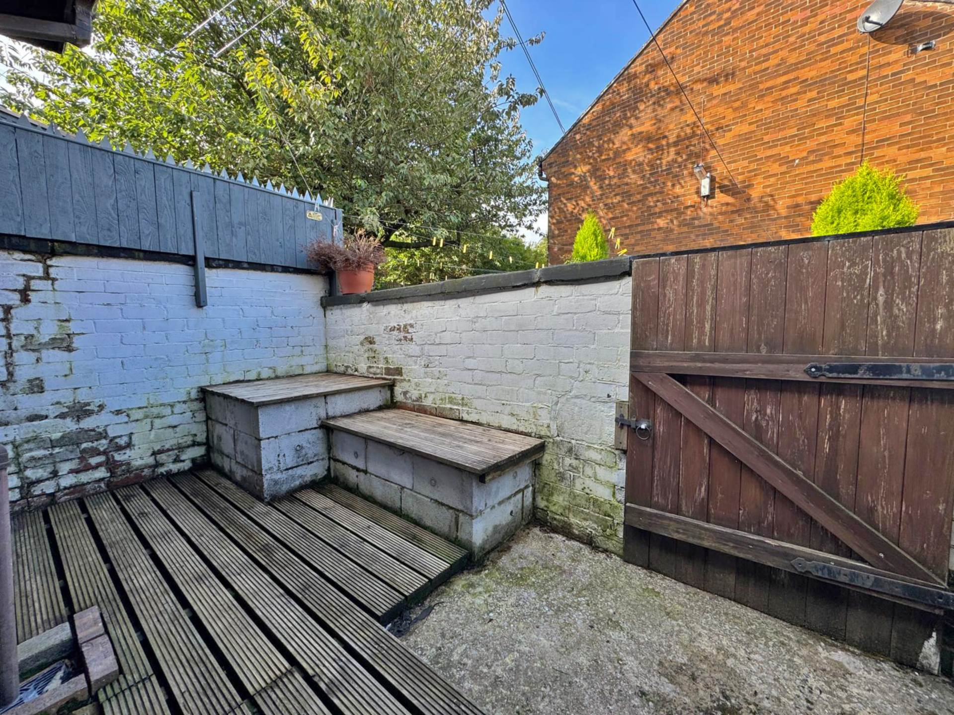 Queen Street, Shaw, Image 21