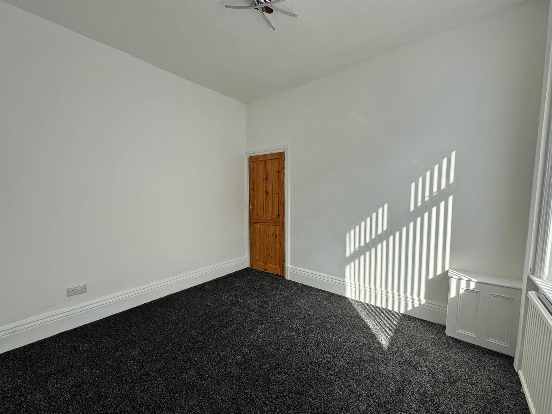 Queen Street, Shaw, Image 3