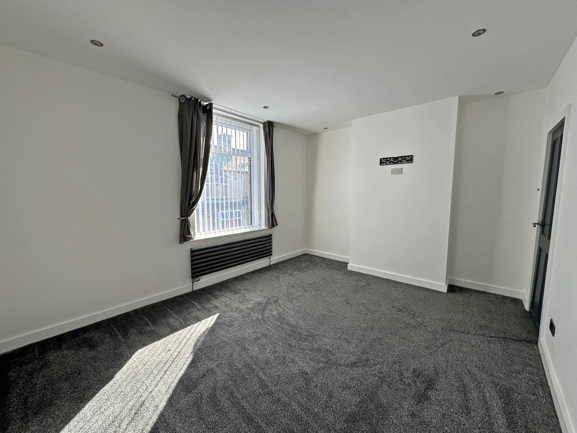 Queen Street, Shaw, Image 9