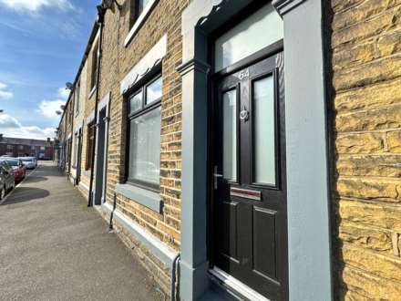 3 Bedroom Terrace, Queen Street, Shaw
