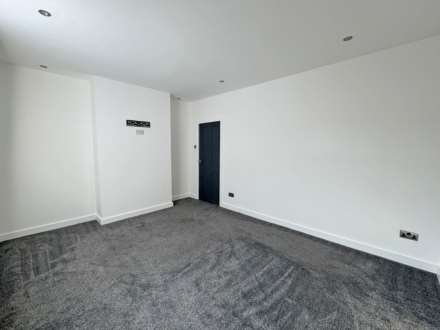 Queen Street, Shaw, Image 10