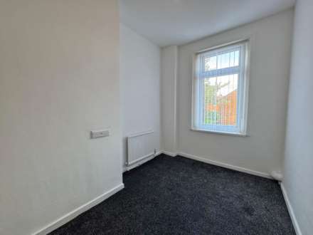 Queen Street, Shaw, Image 12