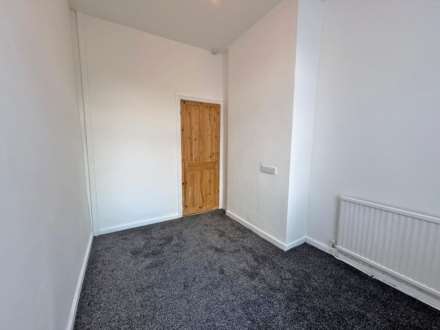 Queen Street, Shaw, Image 13