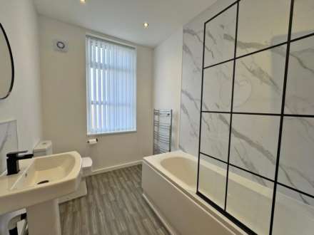 Queen Street, Shaw, Image 14