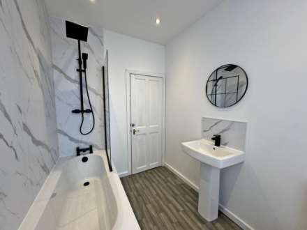 Queen Street, Shaw, Image 15