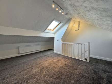 Queen Street, Shaw, Image 18