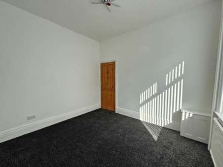 Queen Street, Shaw, Image 3