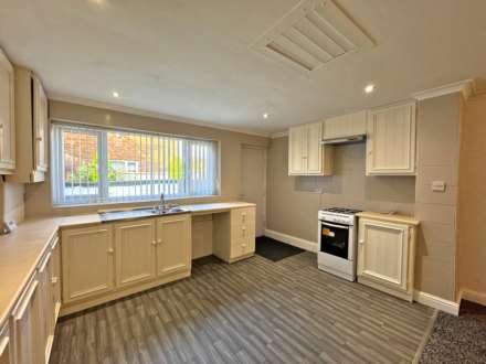 Queen Street, Shaw, Image 7