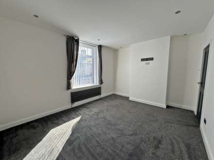 Queen Street, Shaw, Image 9