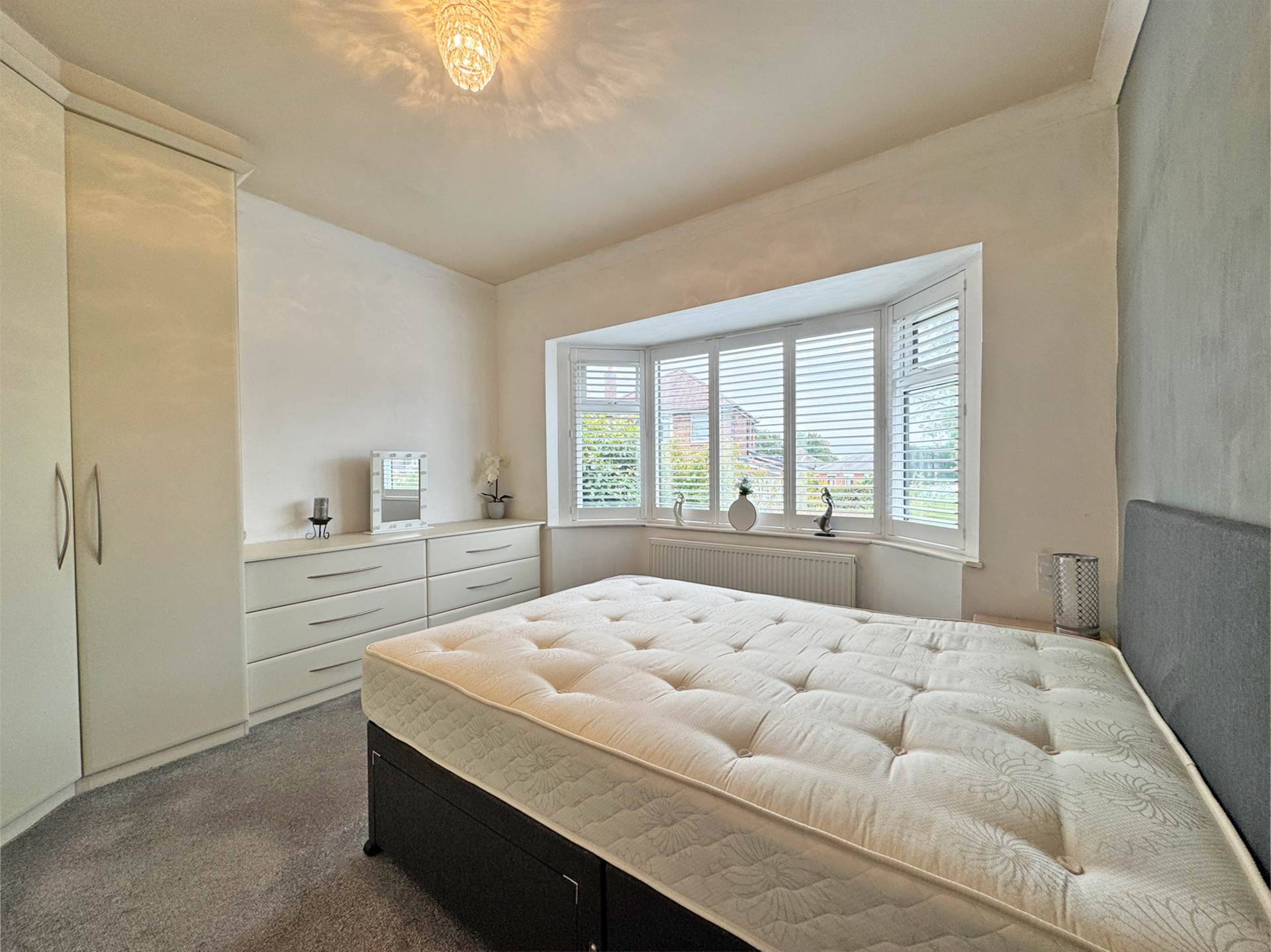 Manor Road, Shaw, Image 10