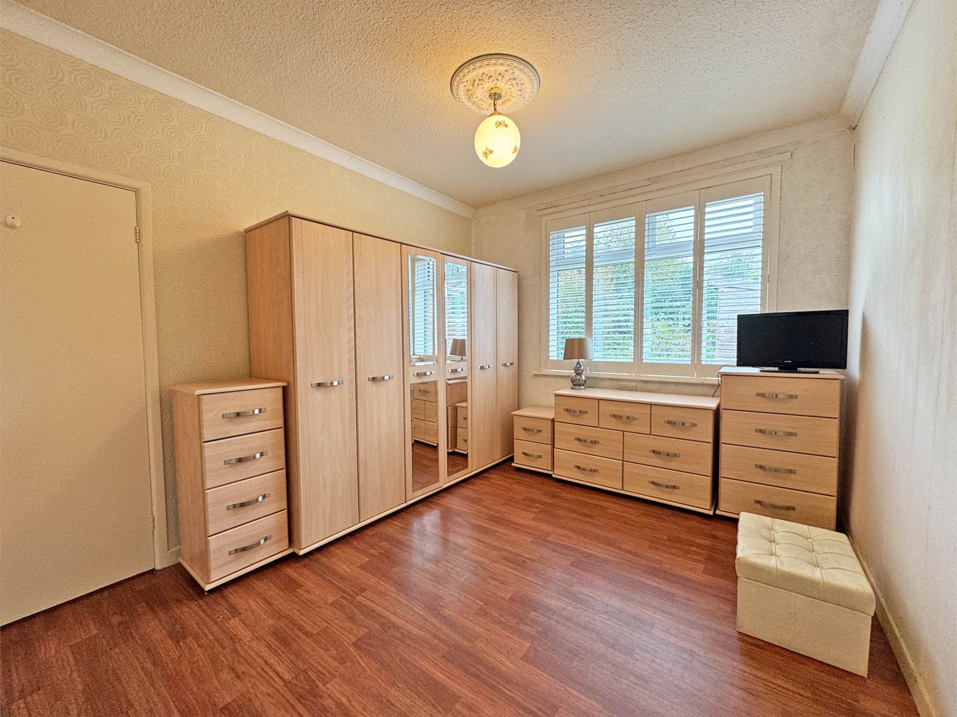 Manor Road, Shaw, Image 12