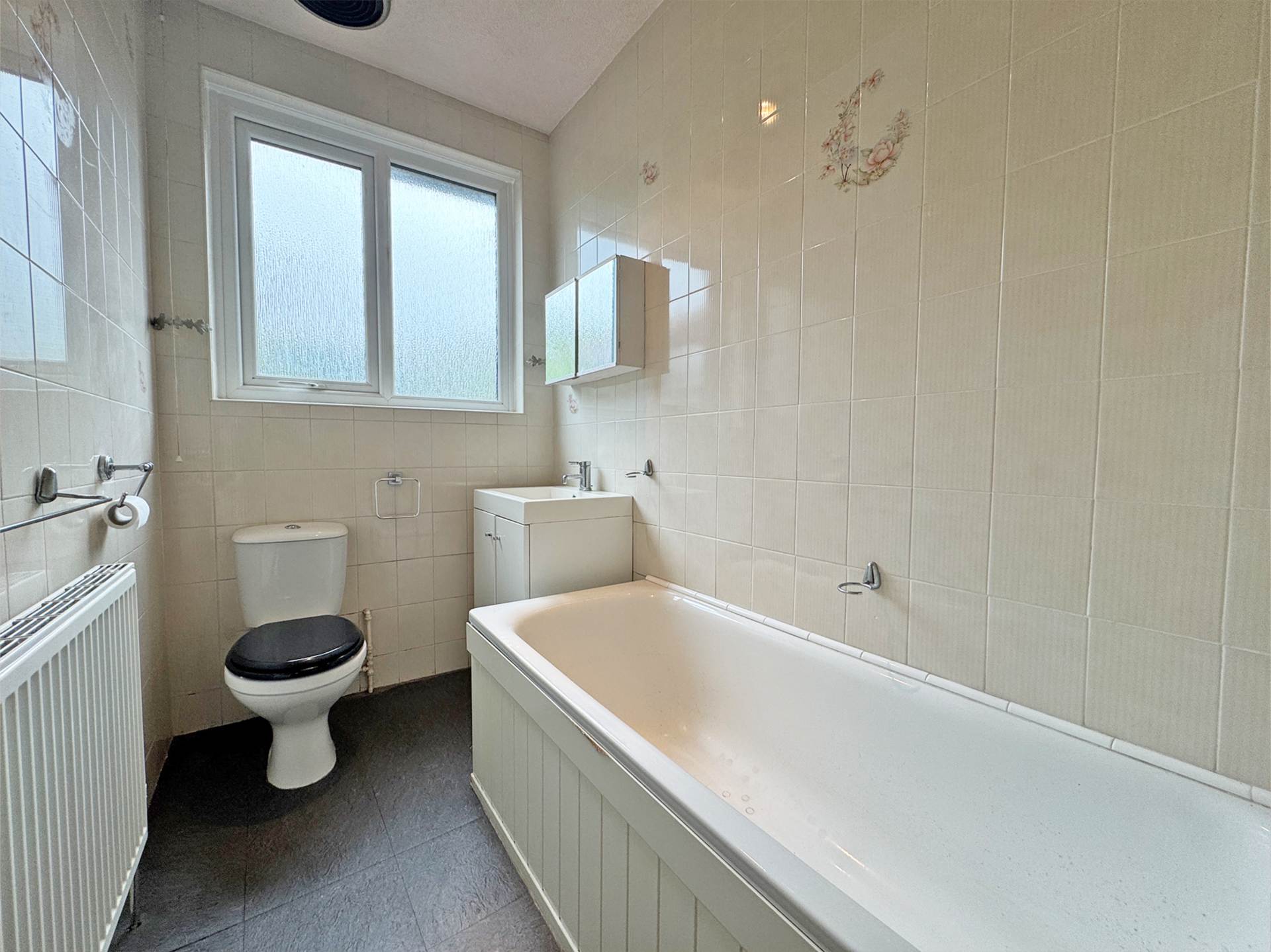 Manor Road, Shaw, Image 14