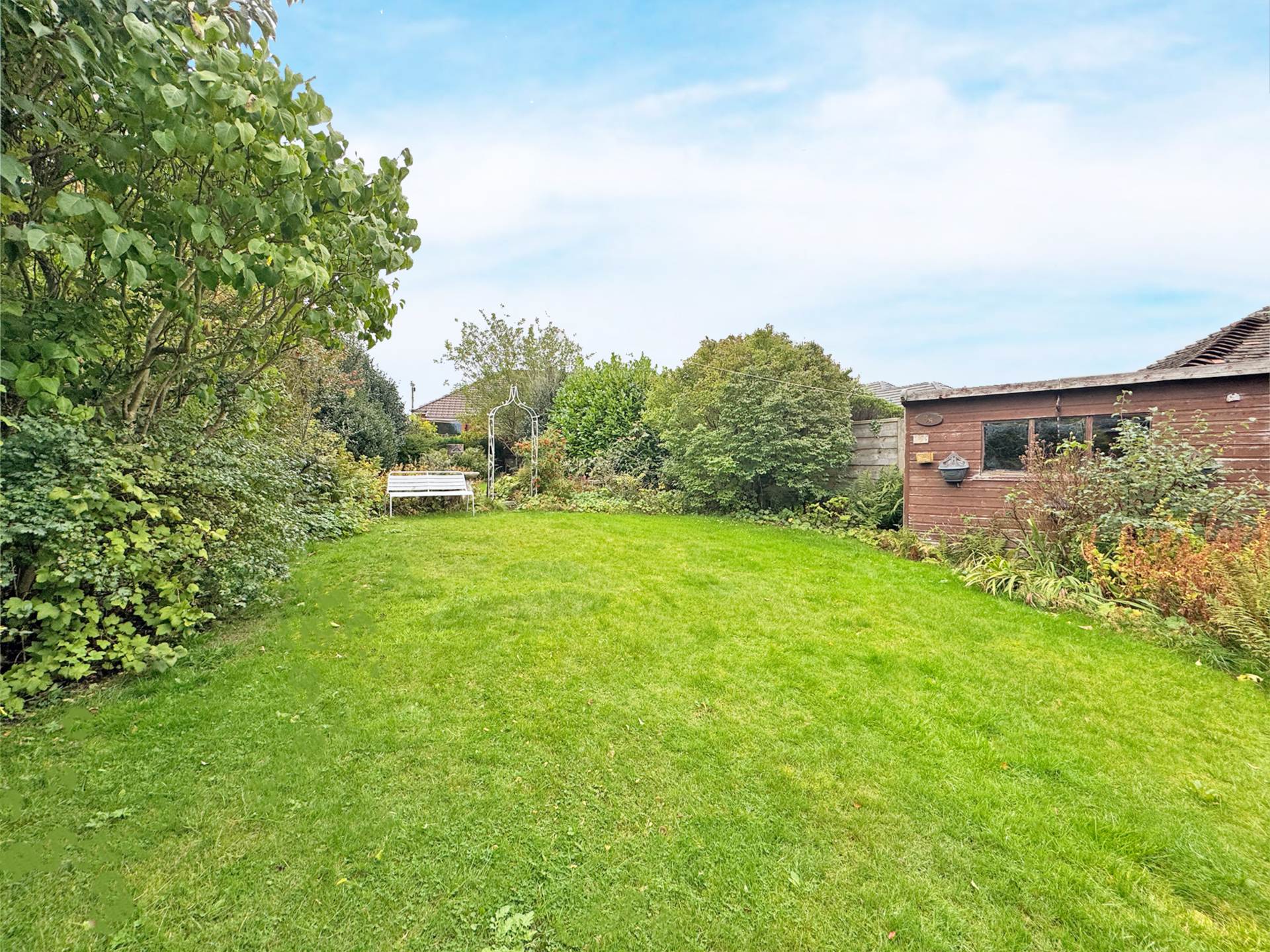 Manor Road, Shaw, Image 17