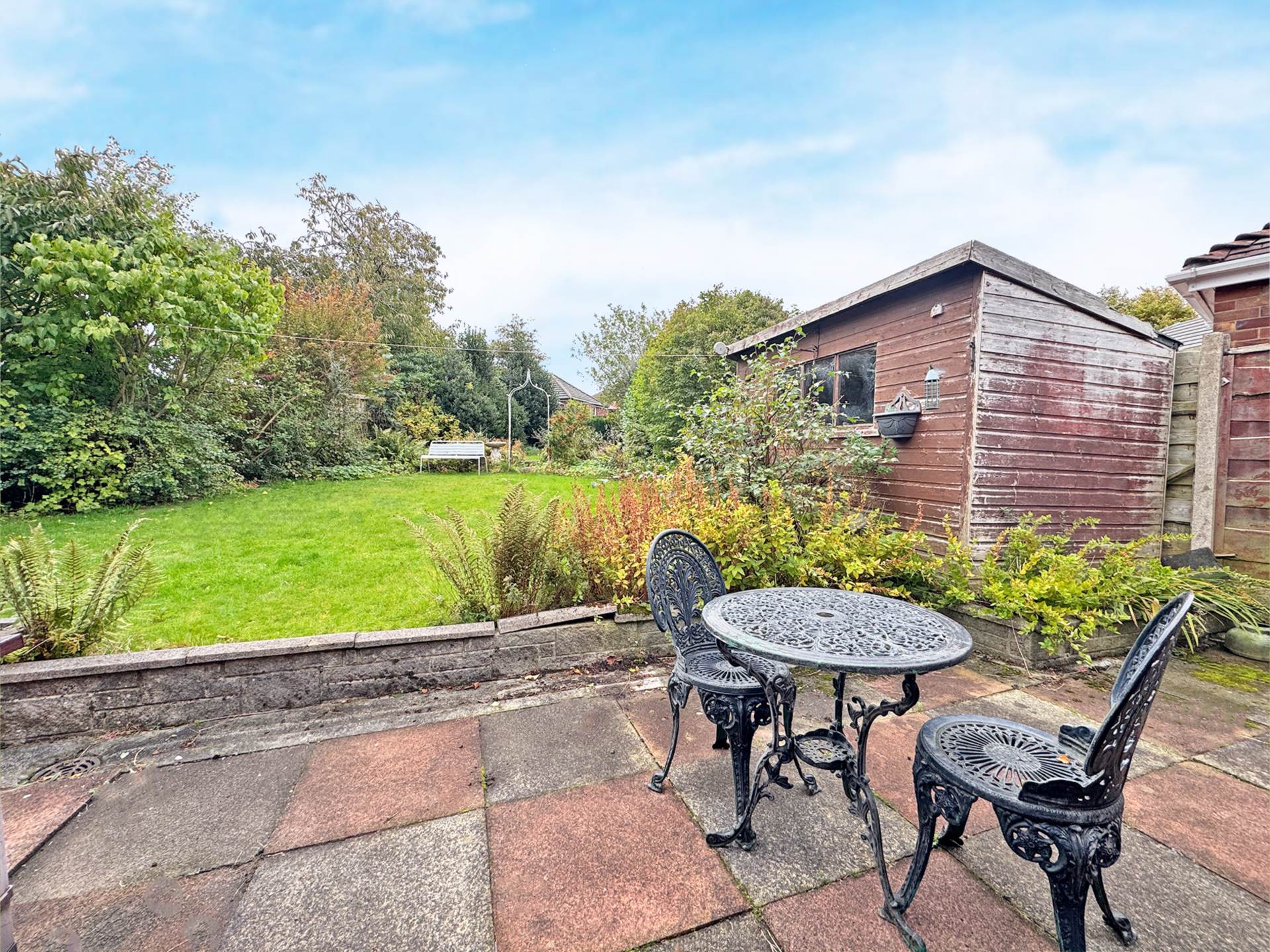 Manor Road, Shaw, Image 18