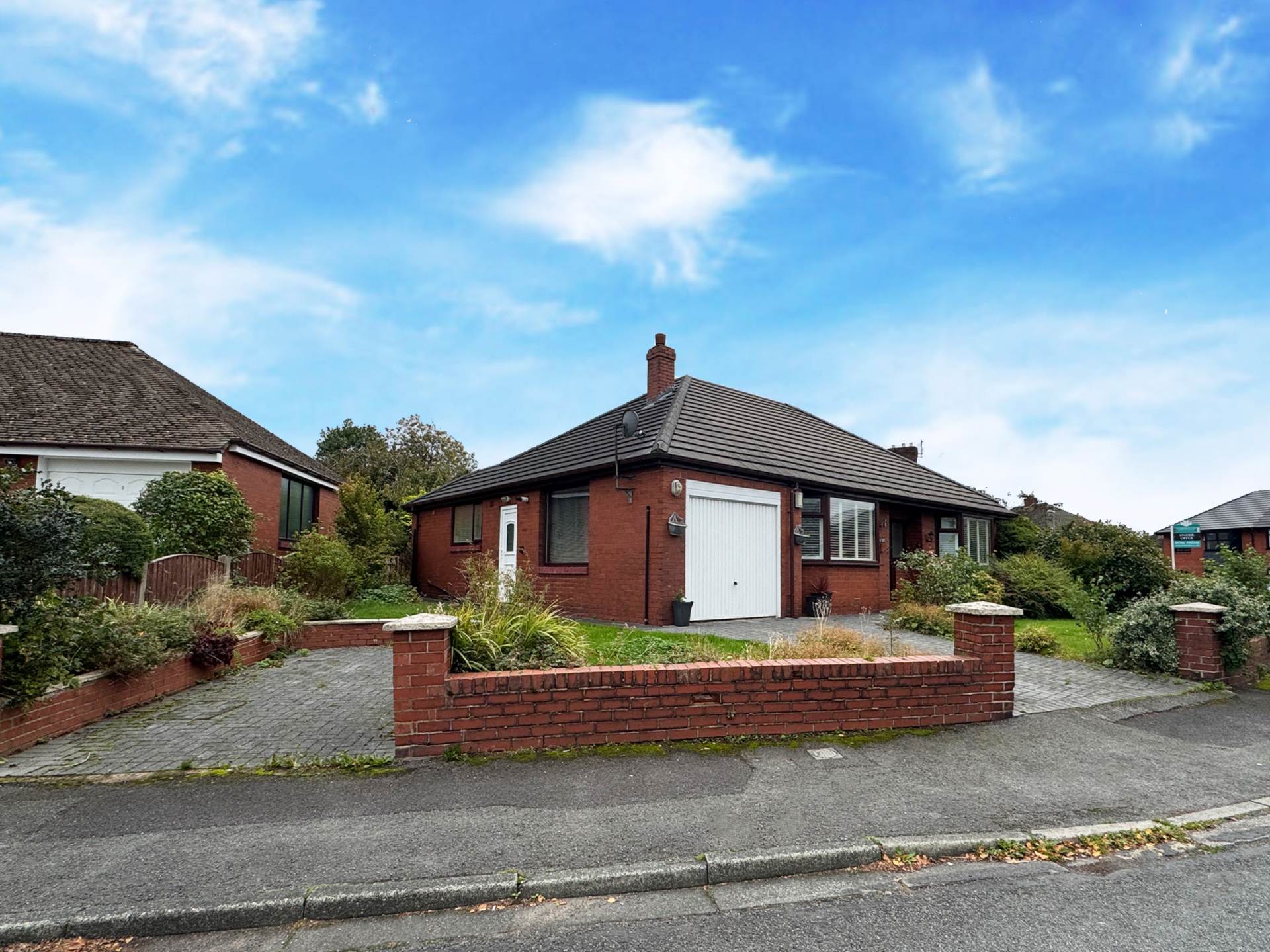 Manor Road, Shaw, Image 2